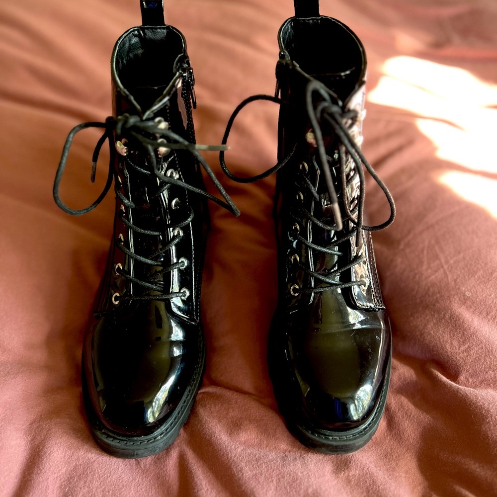 Steve Madden combat boots size 5 patent leather